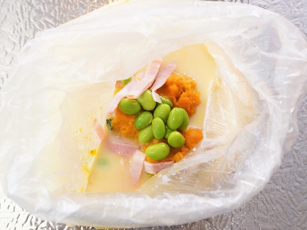 將所有成分放入塑料袋中
